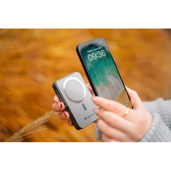 Verbatim 32268 Charge n Go 10000mAh szürke vezeték nélküli kitámasztható mágneses powerbank