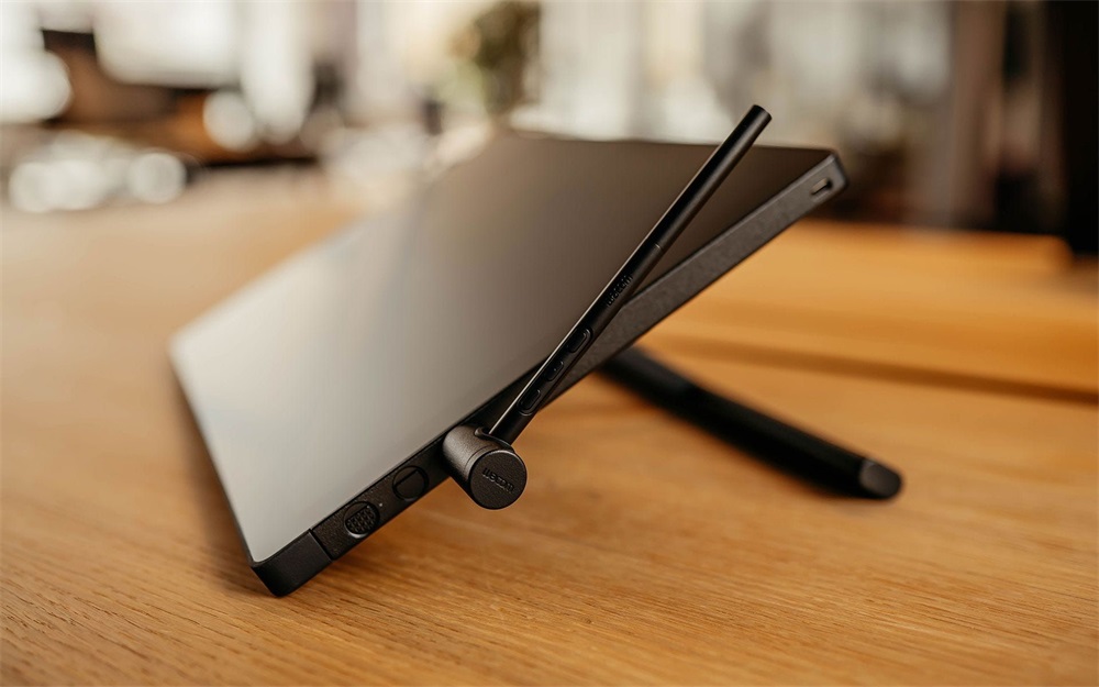 Wacom DTK168K0B Cintiq 16 DTK168 digitális rajztábla