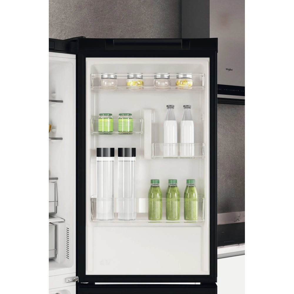 Whirlpool W7X 82I K fekete, alulfagyasztós, Hűtő:231L, Fagyasztó:104L, hűtőszekrény