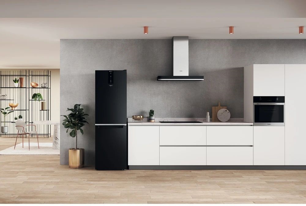 Whirlpool W7X 82O K fekete, alulfagyasztós, Hűtő:231L, Fagyasztó:104L, No frost hűtőszekrény