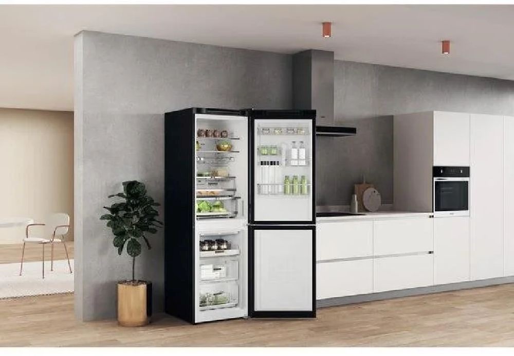 Whirlpool W7X 83T KS fekete, alulfagyasztós, Hűtő:231L, Fagyasztó:104L, No frost hűtőszekrény (Újszerű)