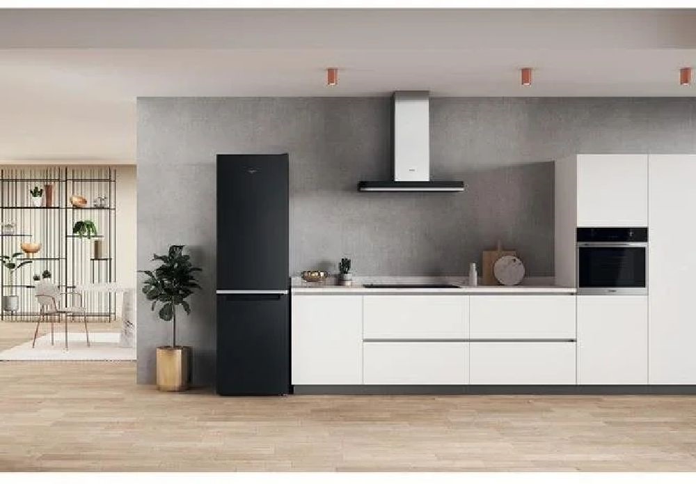 Whirlpool W7X 93A K fekete, alulfagyasztós, Hűtő:263L, Fagyasztó:104L, No frost hűtőszekrény