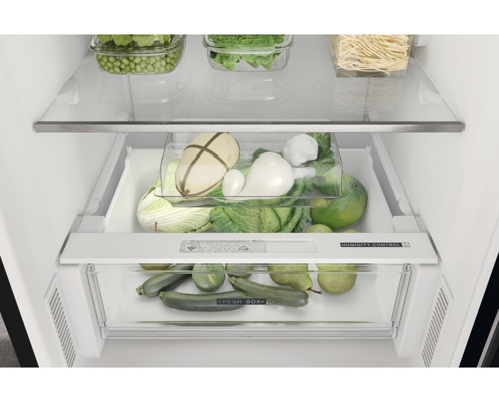 Whirlpool W7X 93A K fekete, alulfagyasztós, Hűtő:263L, Fagyasztó:104L, No frost hűtőszekrény