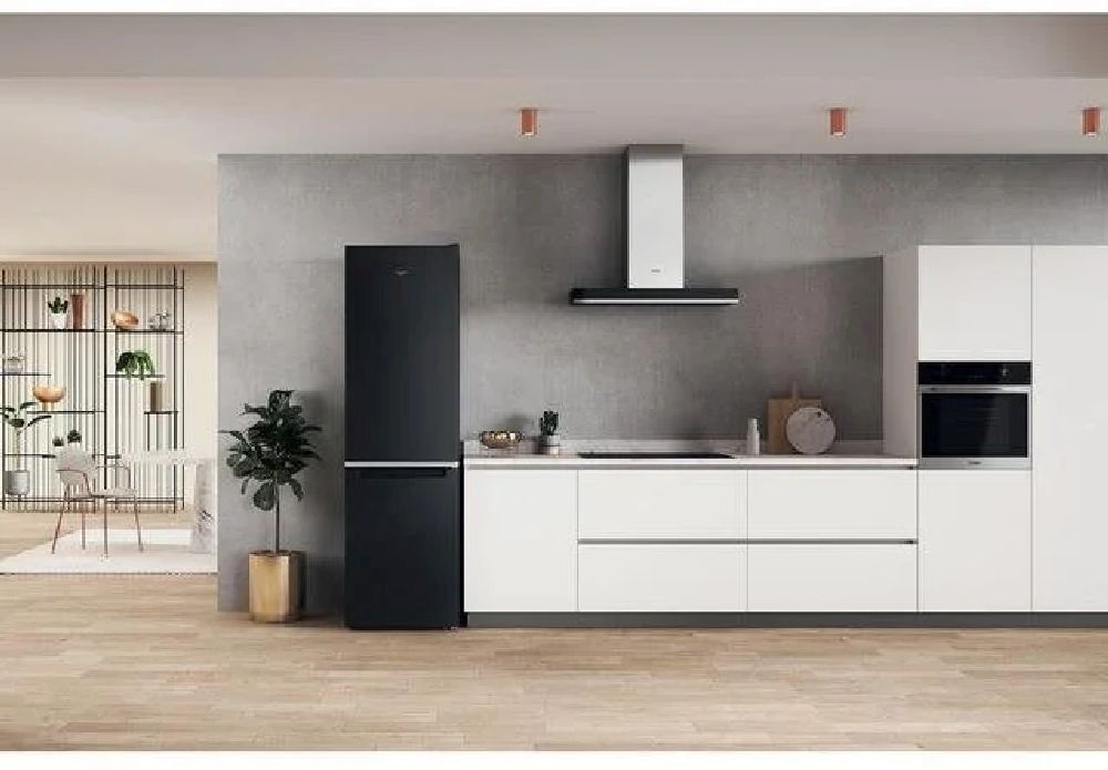 Whirlpool W7X 93A K fekete, alulfagyasztós, Hűtő:263L, Fagyasztó:104L, No frost hűtőszekrény (Újszerű)