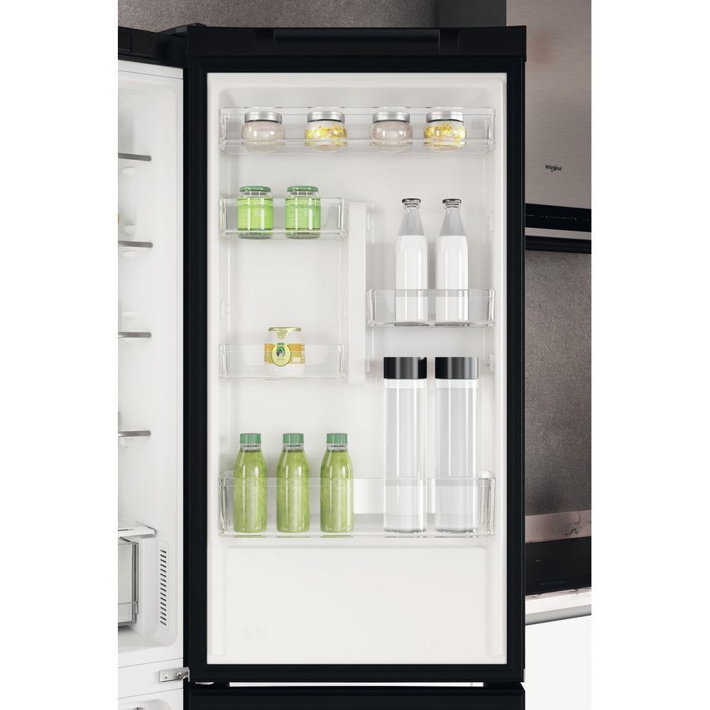 Whirlpool W7X 93A K fekete, alulfagyasztós, Hűtő:263L, Fagyasztó:104L, No frost hűtőszekrény (Újszerű)