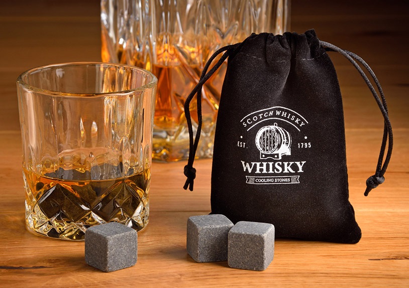 WoMa fekete bársony zacskóval, csipesszel, 12 db-os prémium bazalt whisky jégkő készlet fadobozban