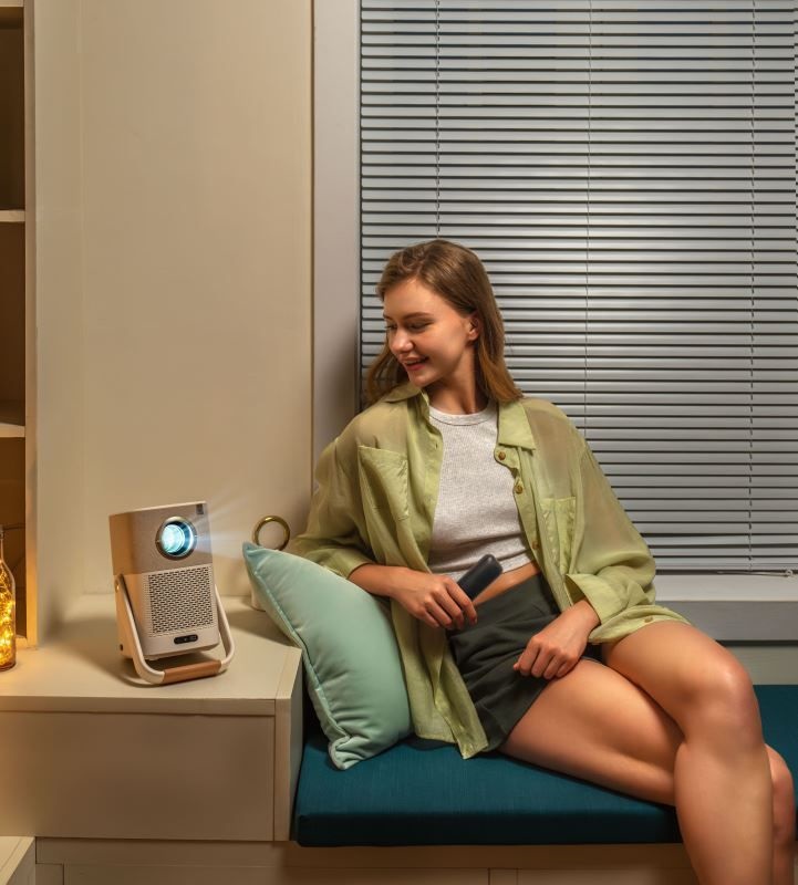 YABER T2 Plus 1080P 450L bézs hordozható beépített akkumulátoros projektor