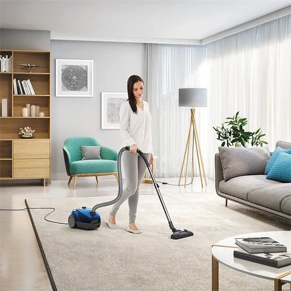 Zanussi ZANCG22CB élénk kék porzsákos porszívó