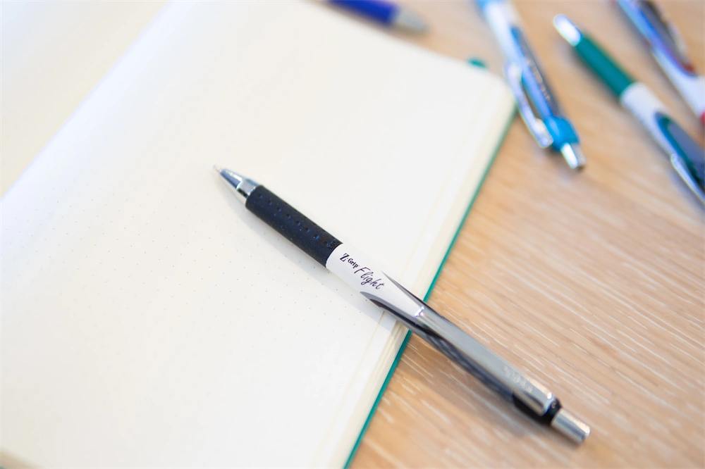 Zebra Z-Grip Flight 1,2 fekete-fehér testű fekete golyóstoll