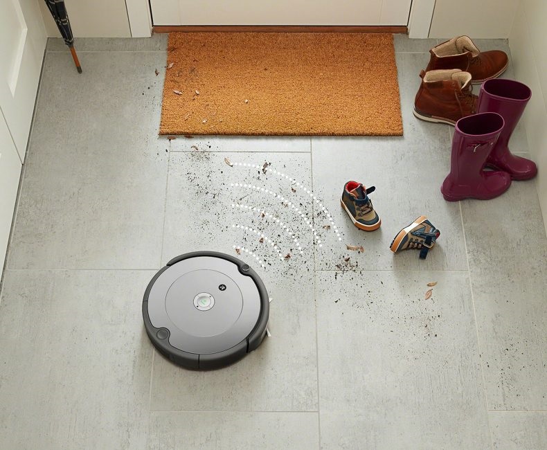 iRobot Roomba 698 fekete-szürke robotporszívó