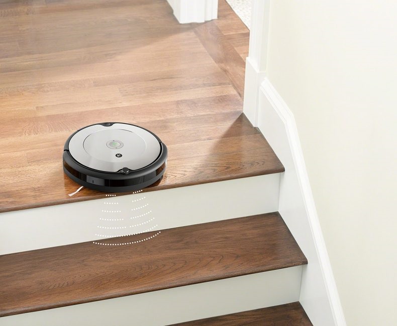 iRobot Roomba 698 fekete-szürke robotporszívó